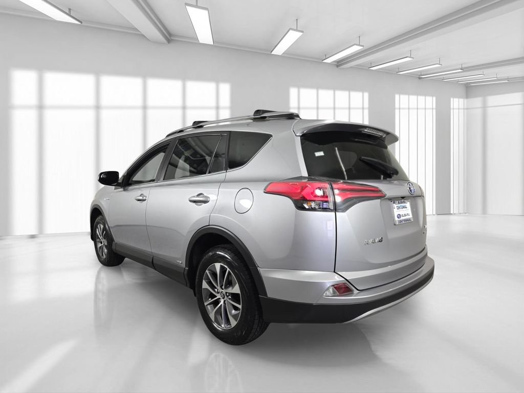 Used 2017 Toyota RAV4 XLE w/ Carpet Mat Package AWD/4WD image 5