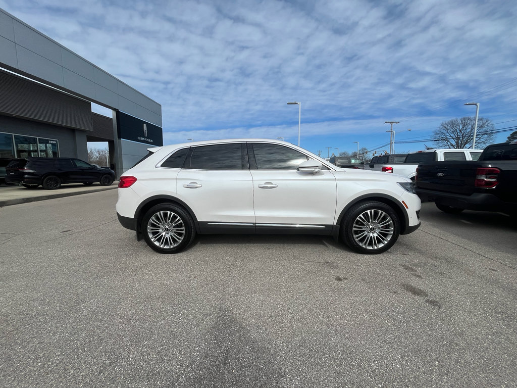 Used 2018 Lincoln MKX Reserve w/ Driver Assistance Package image 3