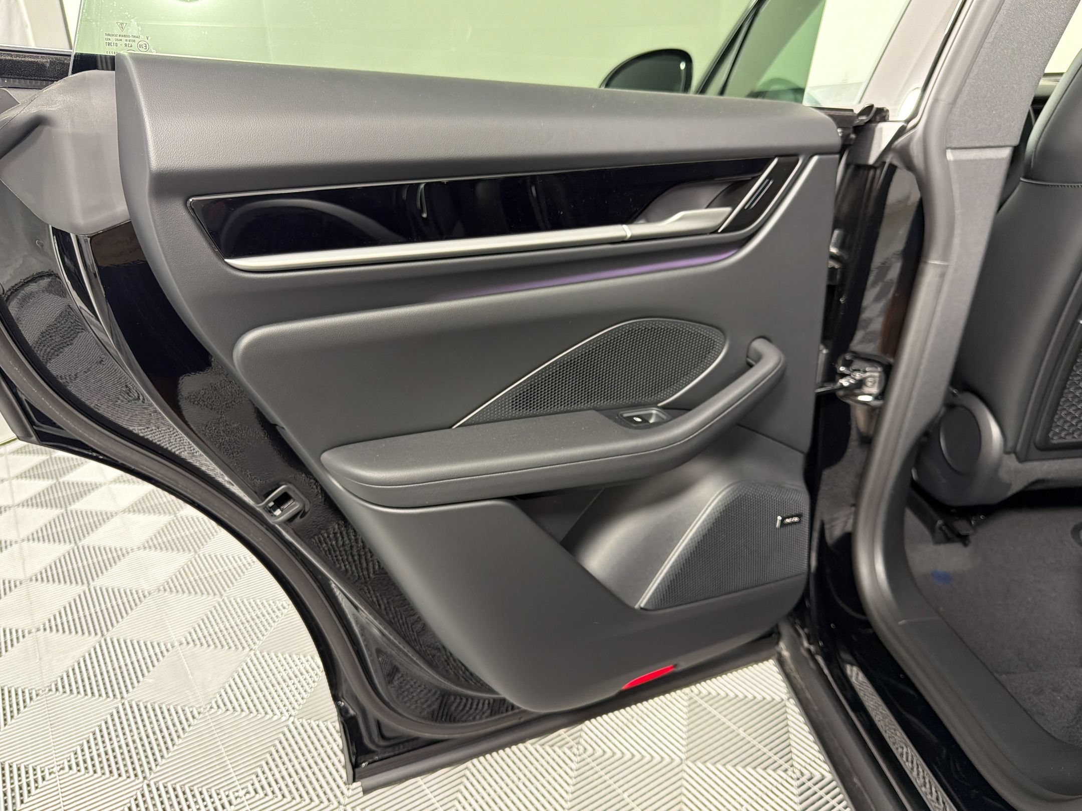 New 2026 Porsche Macan Electric RWD image 28