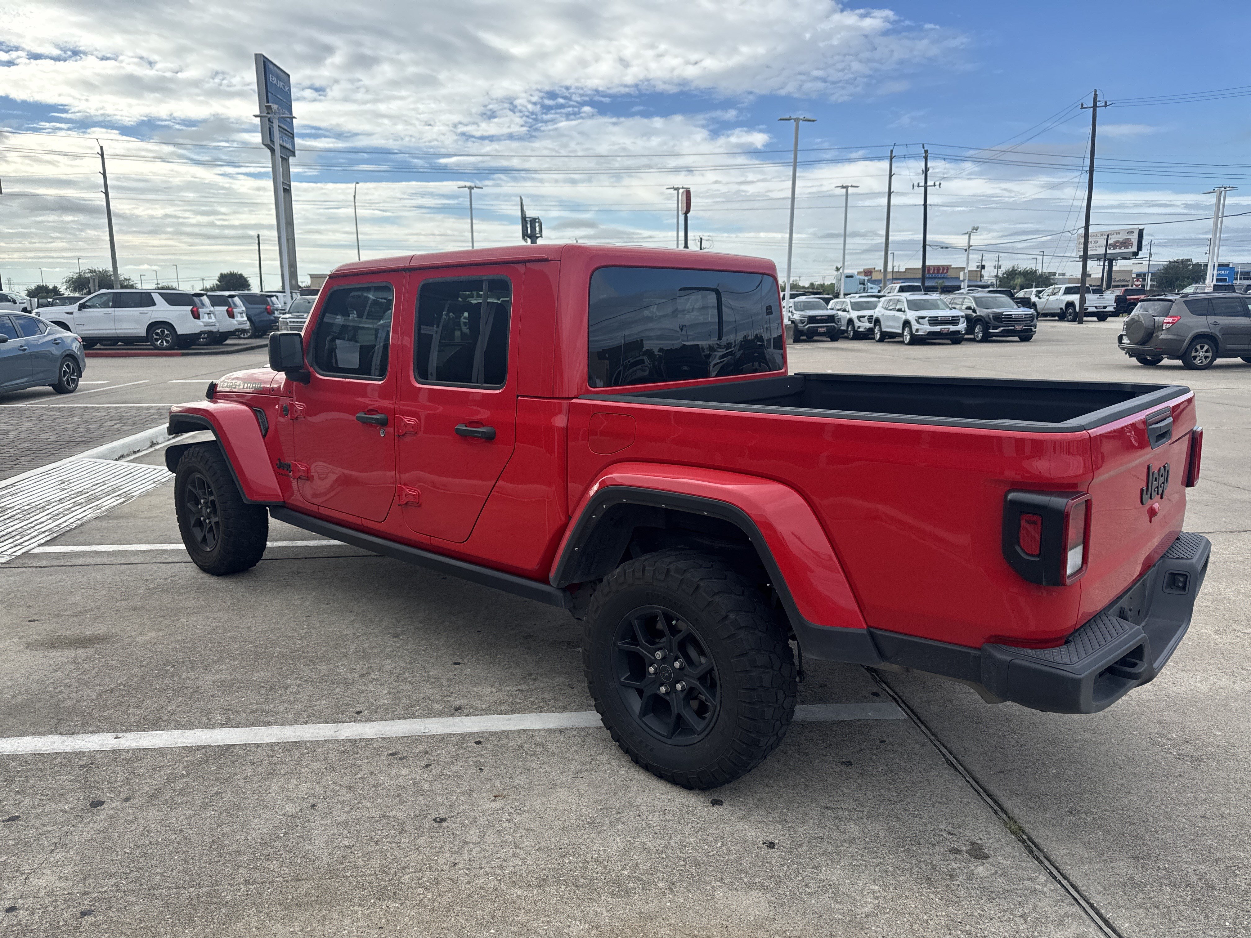 Used 2025 Jeep Gladiator Sport AWD/4WD image 8