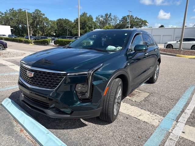 Used 2025 Cadillac XT4 Premium Luxury FWD image 3
