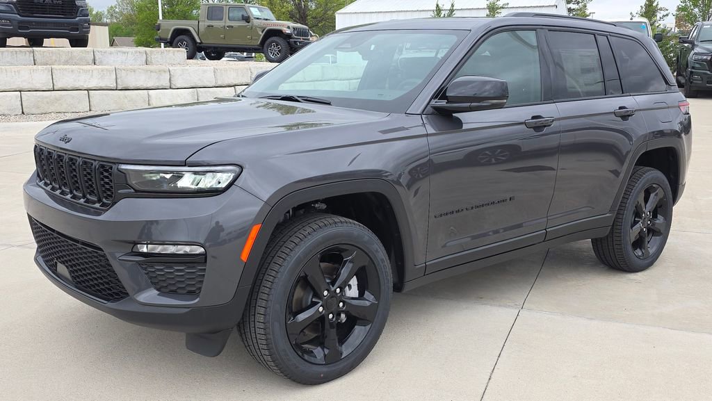 New 2025 Jeep Grand Cherokee Limited w/ Black Appearance Package AWD/4WD image 1