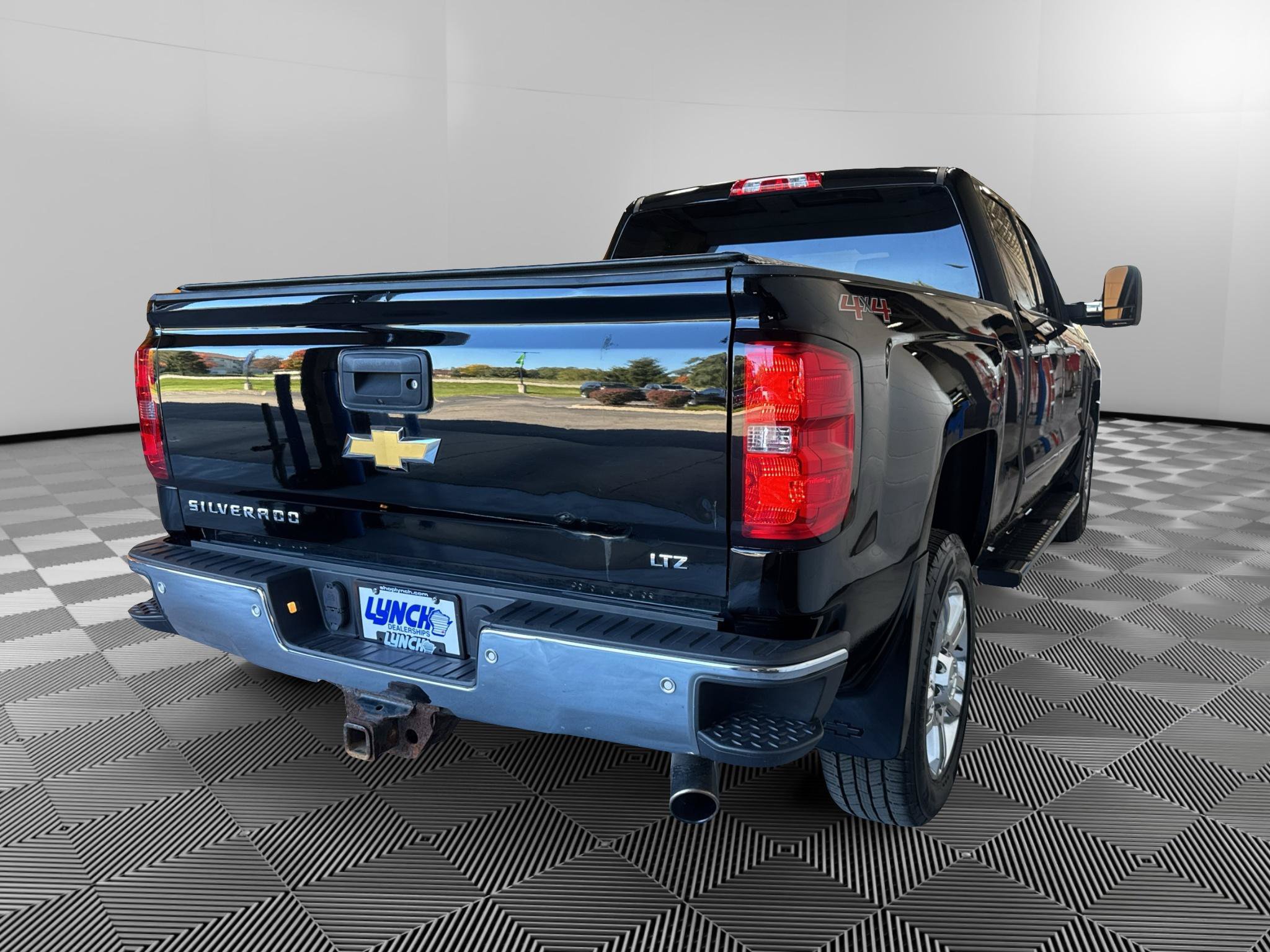 Used 2015 Chevrolet Silverado 2500 LTZ w/ LTZ Plus Package AWD/4WD image 5
