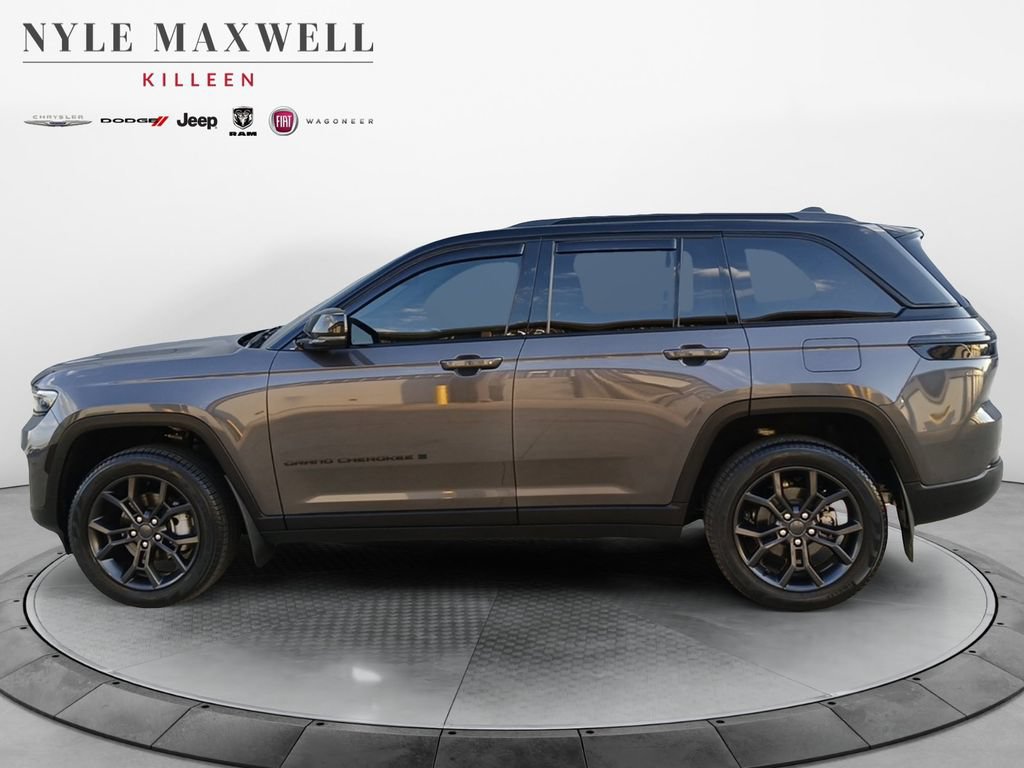 Used 2025 Jeep Grand Cherokee Limited w/ Trailer Tow Package AWD/4WD image 13