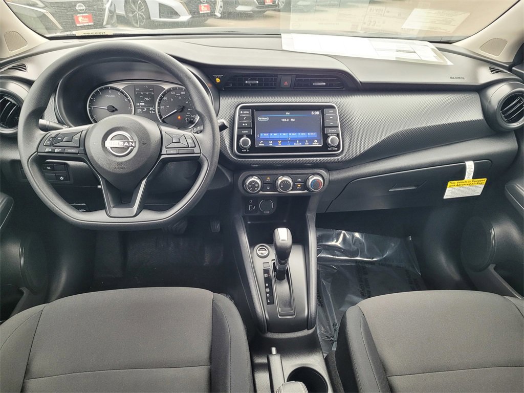 New 2025 Nissan Kicks Play S image 7