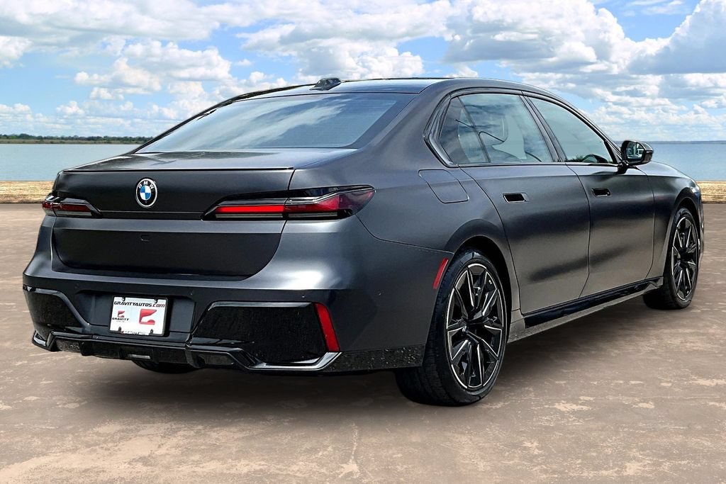 Used 2023 BMW 740i w/ Parking Assistance Package RWD image 4