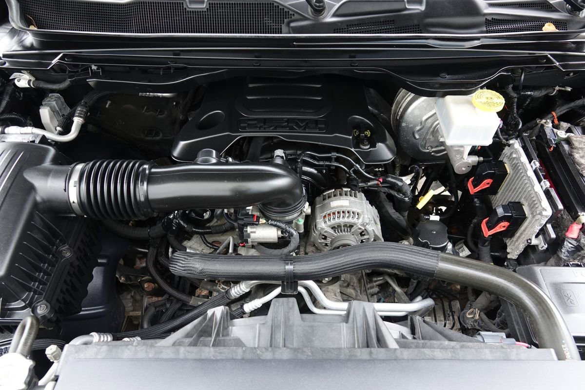 Used 2019 RAM 1500 Laramie AWD/4WD image 35