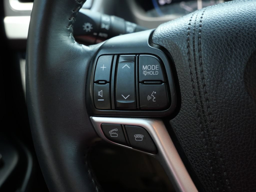 Used 2016 Toyota Highlander XLE AWD/4WD image 29