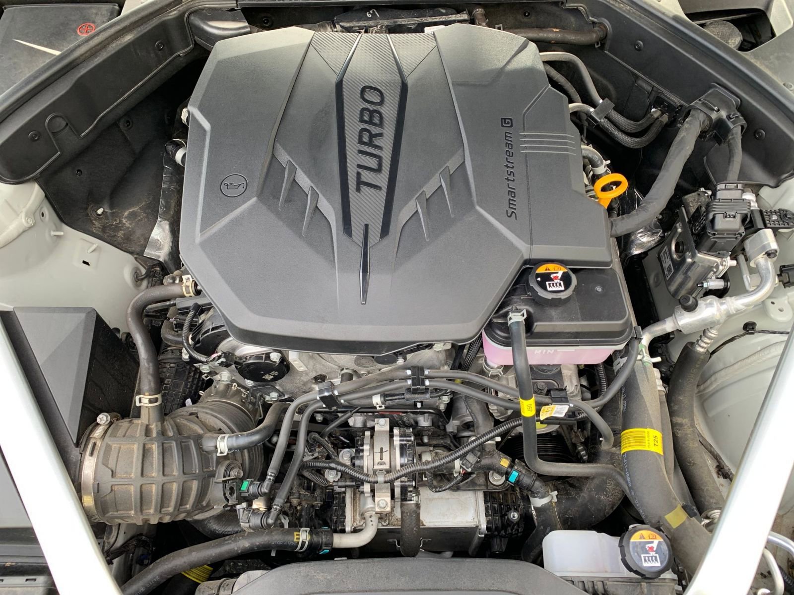 Used 2025 Genesis G70 2.5T image 32