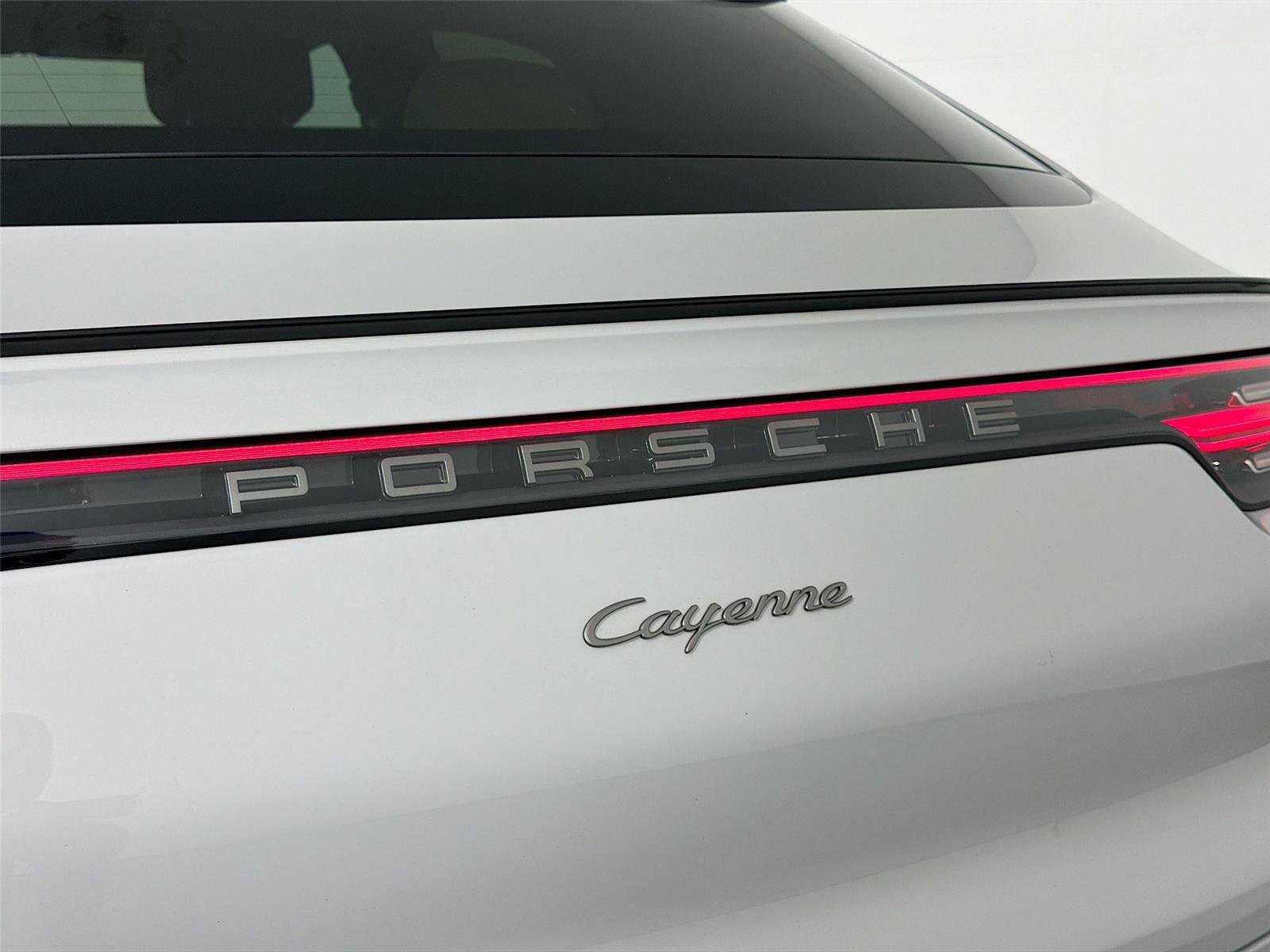 Certified 2022 Porsche Cayenne Platinum Edition AWD/4WD image 17