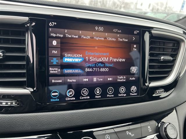 Used 2020 Chrysler Pacifica Touring-L image 15