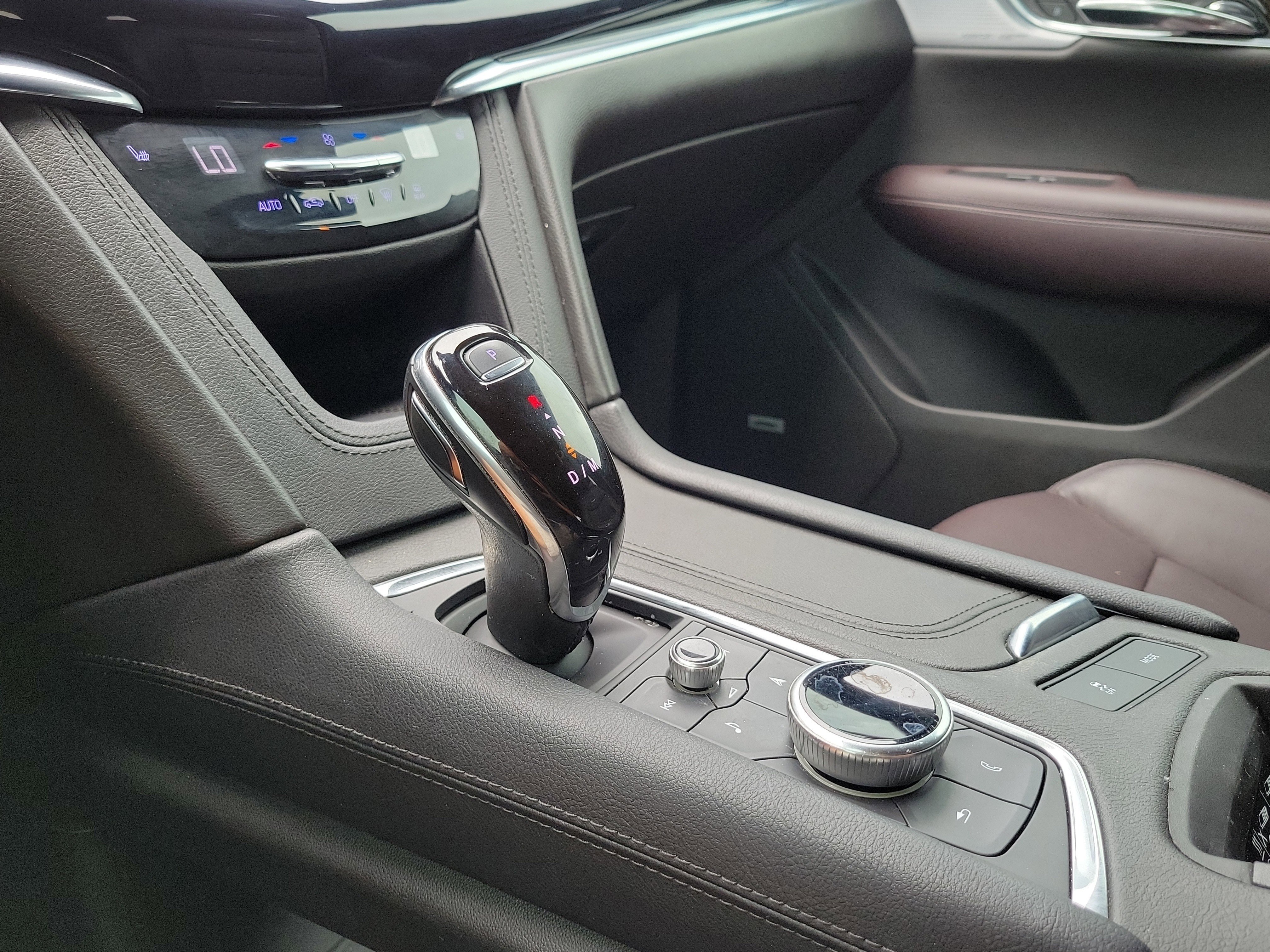 Used 2020 Cadillac XT6 Premium Luxury FWD image 28