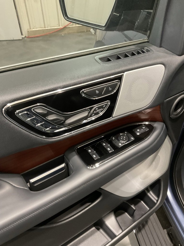 Used 2022 Lincoln Navigator L Reserve image 7