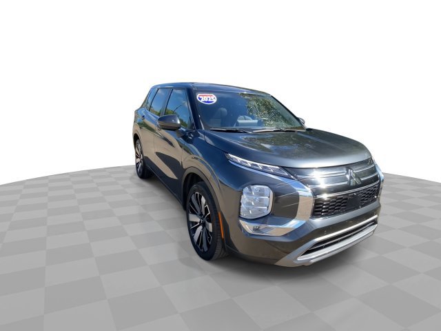 Used 2025 Mitsubishi Outlander SE FWD image 4