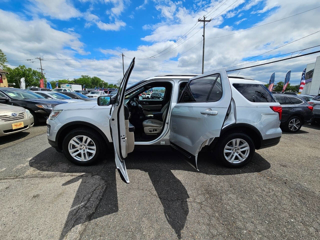 Used 2017 Ford Explorer Platinum AWD/4WD image 9