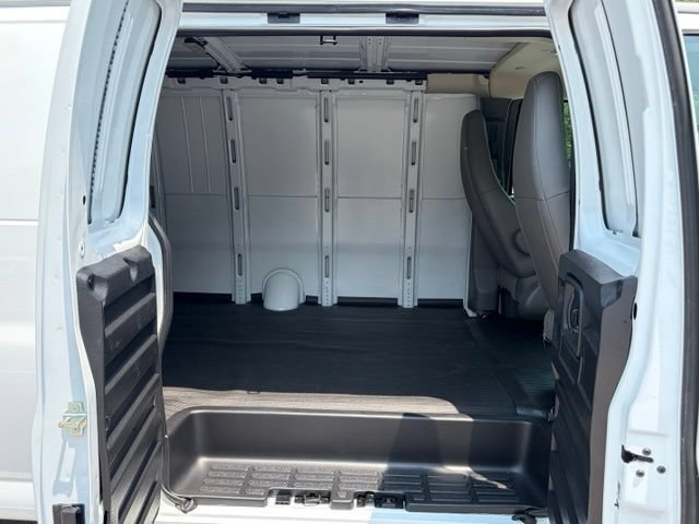 New 2026 Chevrolet Express 3500 Extended w/ Driver Convenience Package RWD image 10