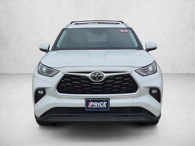 Used 2023 Toyota Highlander XLE FWD video 2