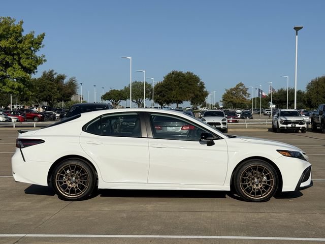 Used 2023 Toyota Camry SE AWD/4WD image 3