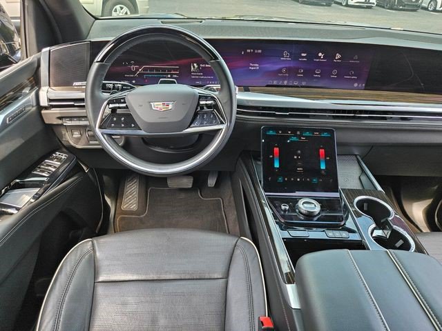 Certified 2025 Cadillac Escalade Premium Luxury AWD/4WD image 9