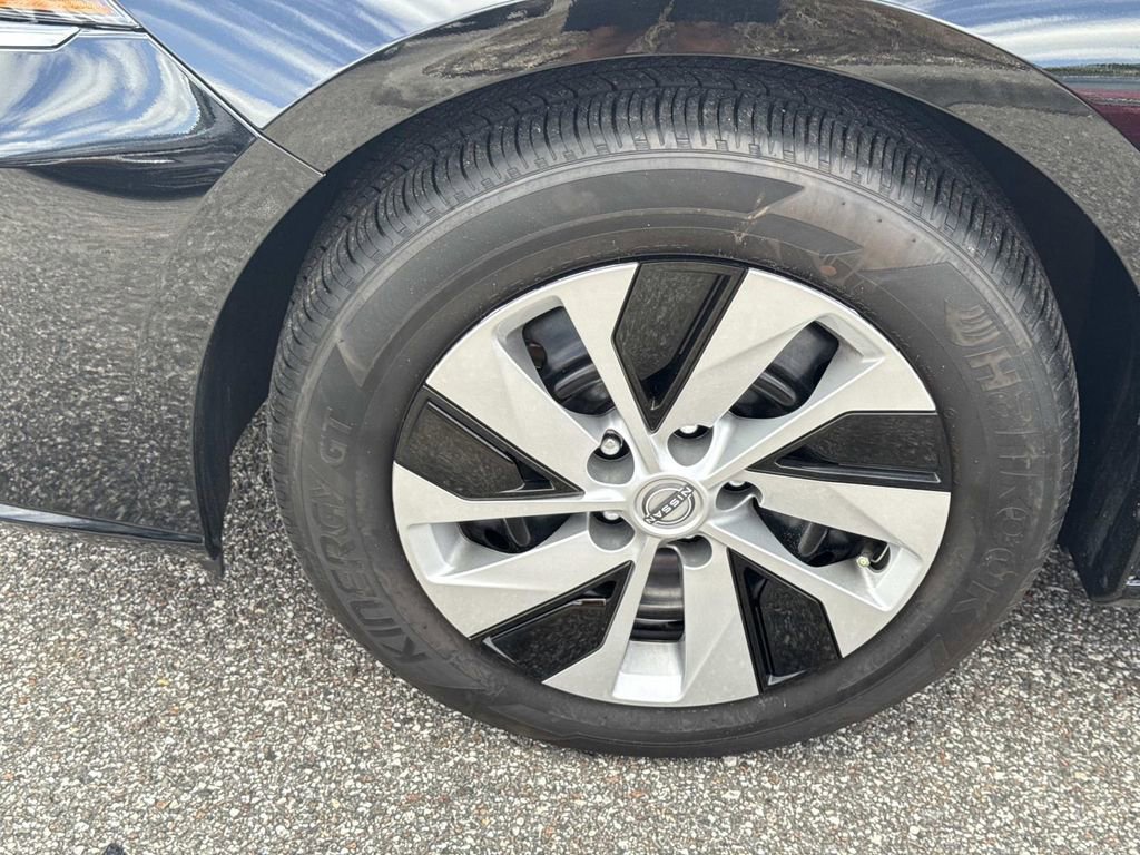 Certified 2025 Nissan Altima 2.5 S image 11