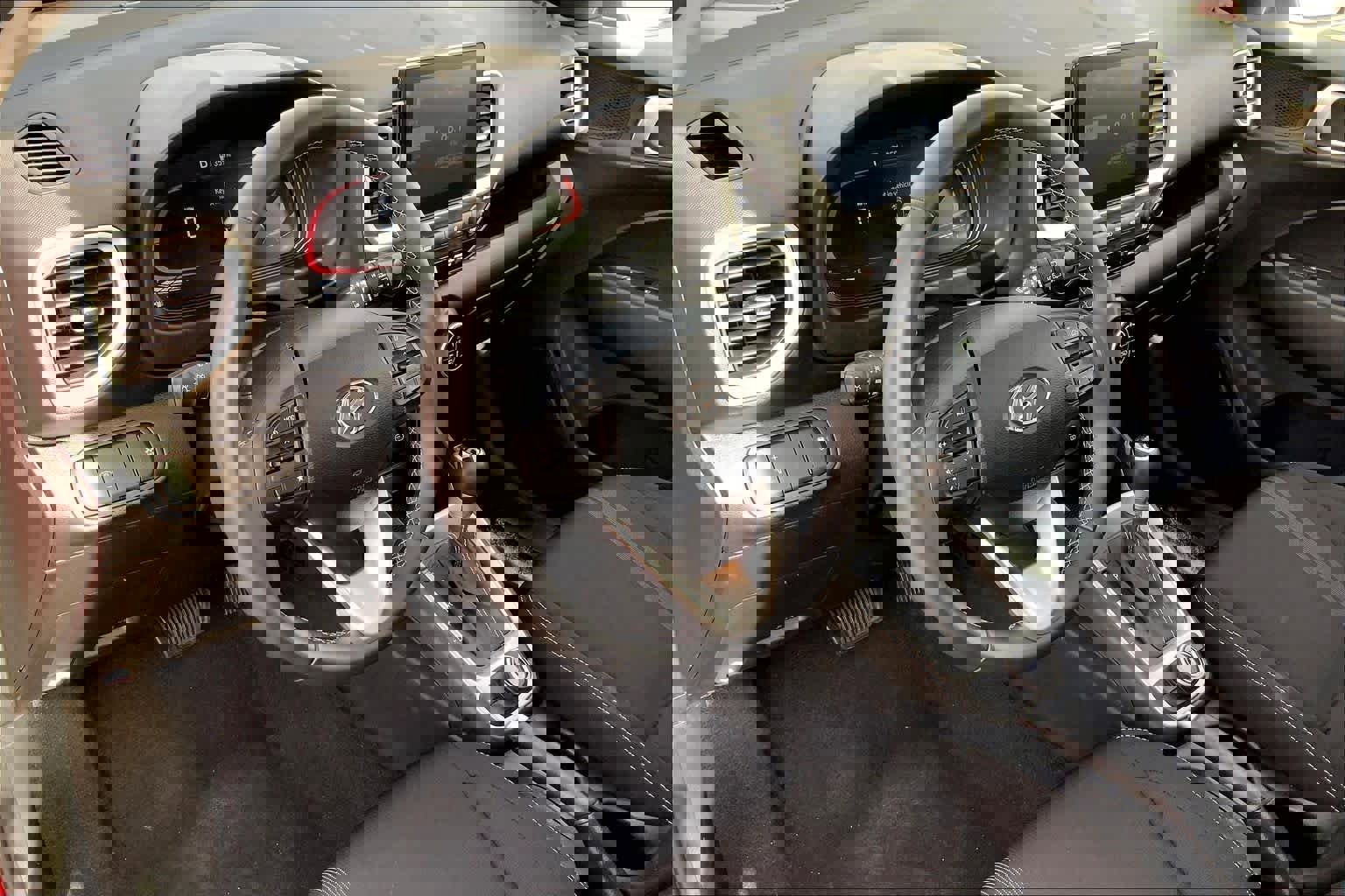 Used 2025 Hyundai Venue SEL image 17