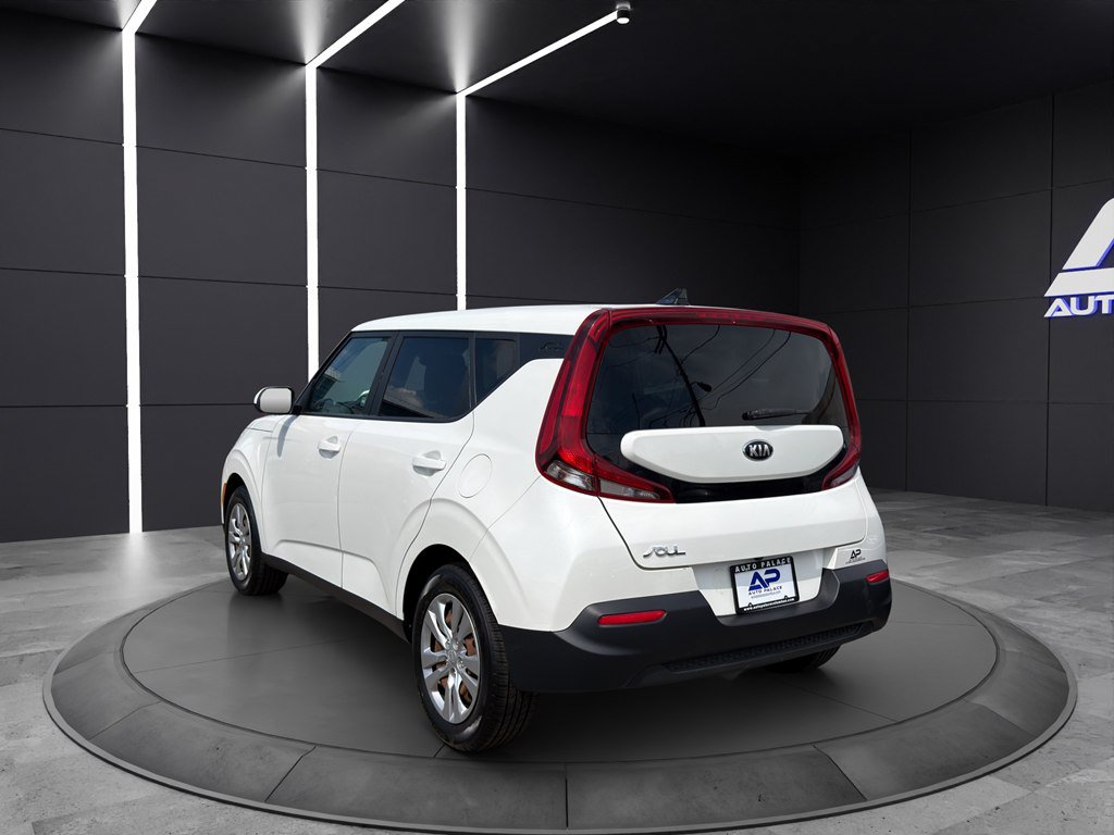 Used 2020 Kia Soul LX FWD image 4