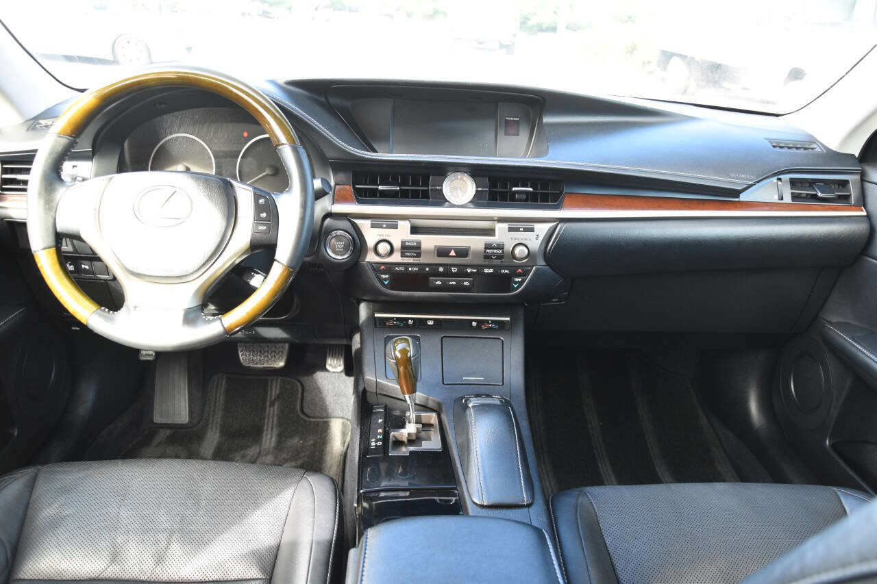 Used 2013 Lexus ES 350 image 16