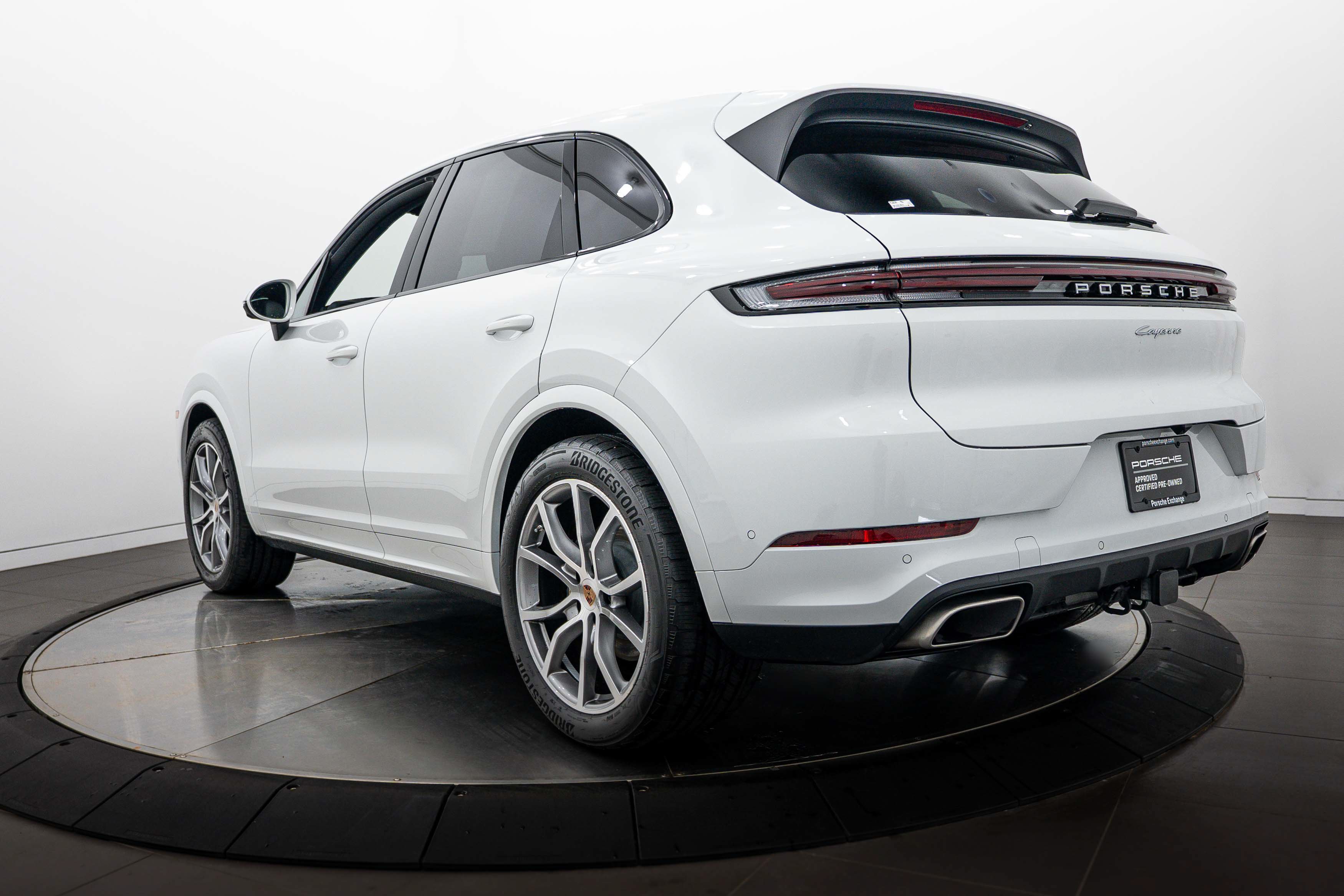 Certified 2026 Porsche Cayenne AWD/4WD image 3