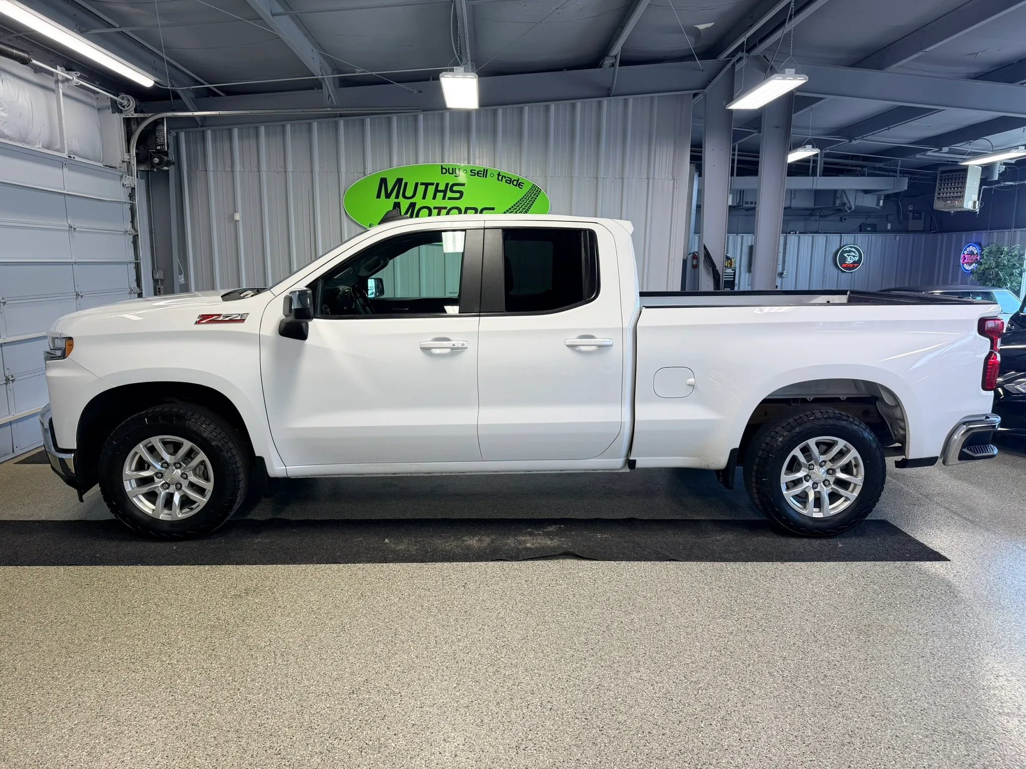 Used 2021 Chevrolet Silverado 1500 LT w/ Z71 Off-Road Package AWD/4WD image 7