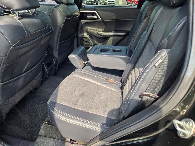 Used 2022 Mitsubishi Outlander SE AWD/4WD image 16