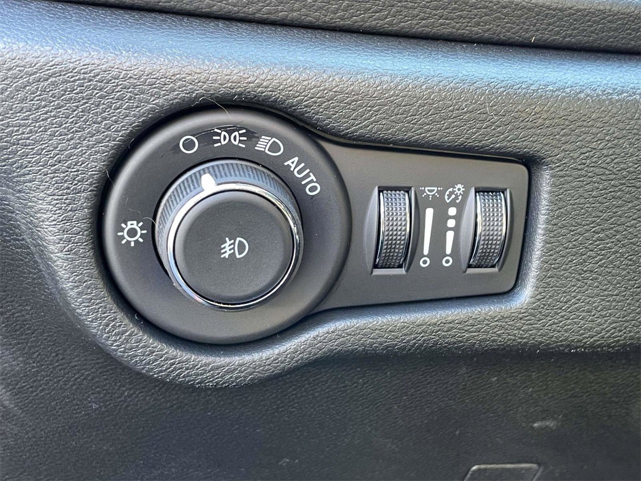 New 2026 Chrysler Pacifica Select image 12