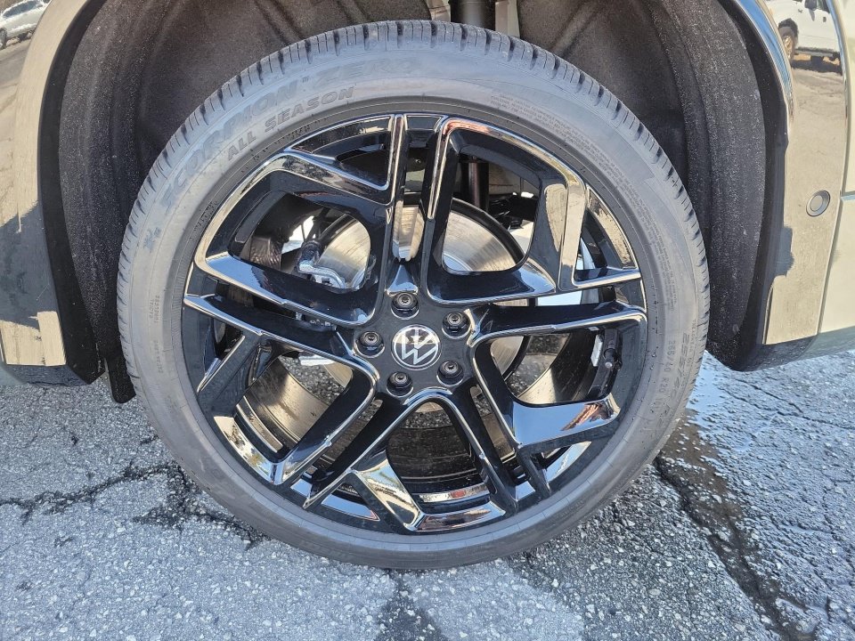 New 2026 Volkswagen Tiguan SE R-Line FWD image 25