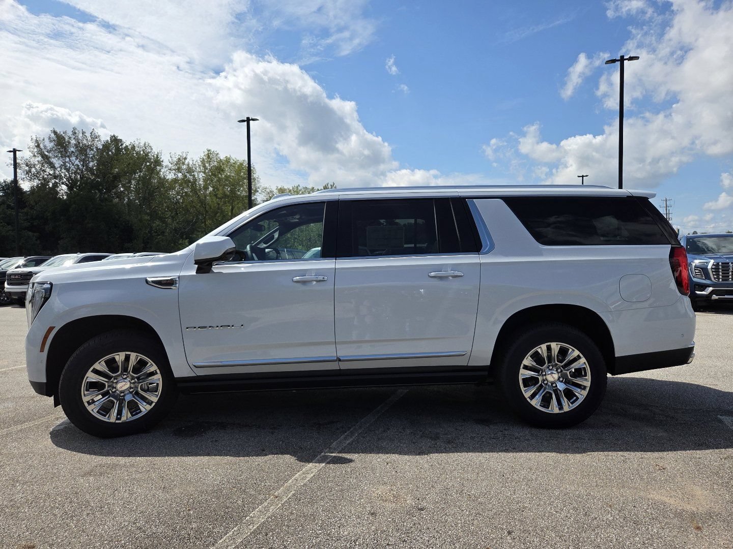 New 2026 GMC Yukon XL Denali w/ Sun & Power Step Package AWD/4WD image 17