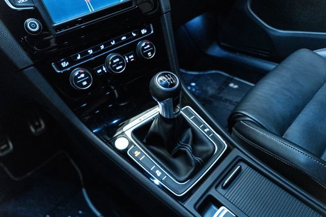 Used 2017 Volkswagen Golf 4-Door image 26