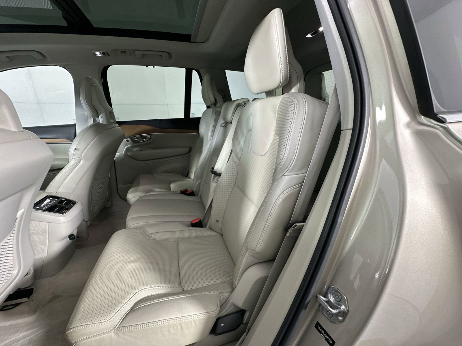 Used 2016 Volvo XC90 T6 Inscription w/ Vision Package AWD/4WD image 23
