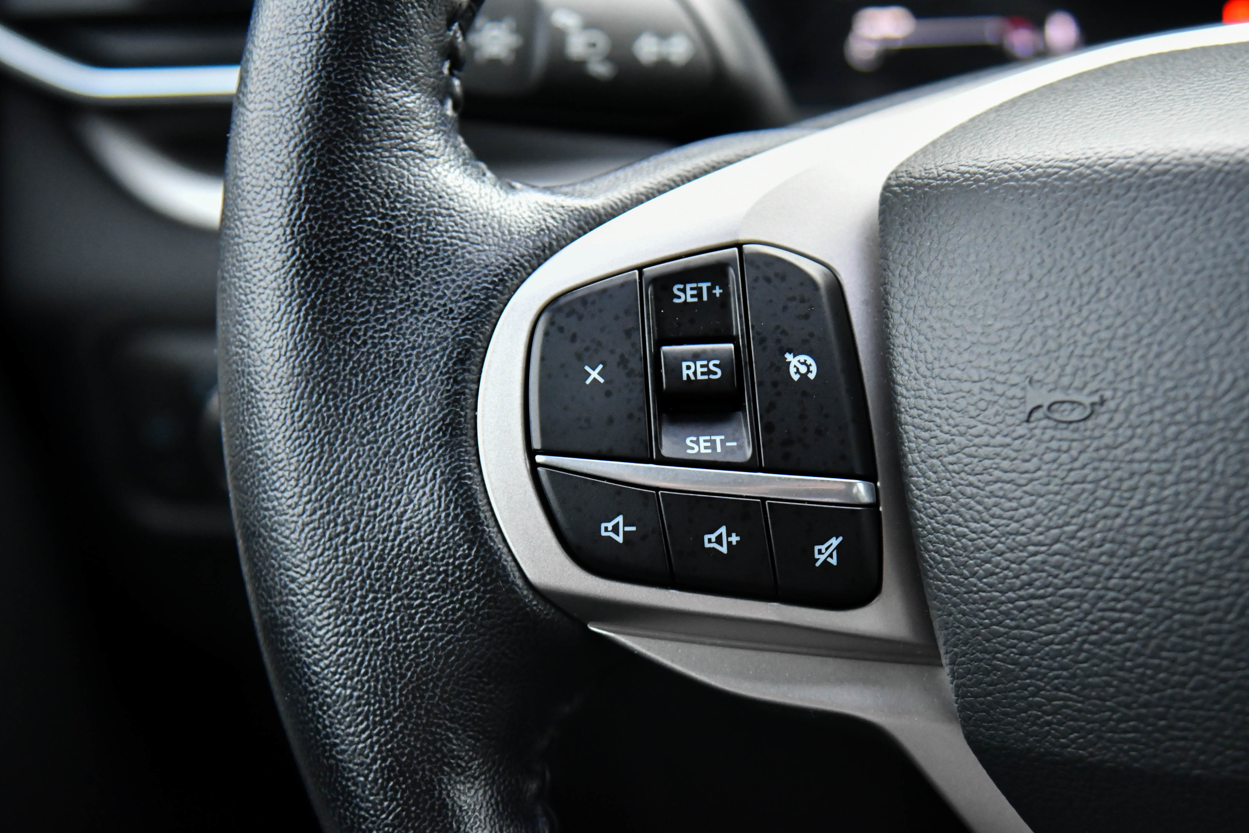 Used 2022 Ford Explorer XLT w/ Equipment Group 202A image 30