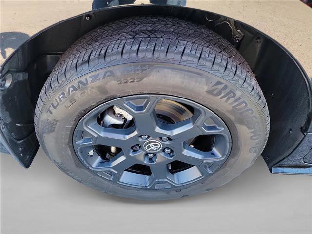 Used 2025 Toyota Sienna XLE Woodland Edition image 11