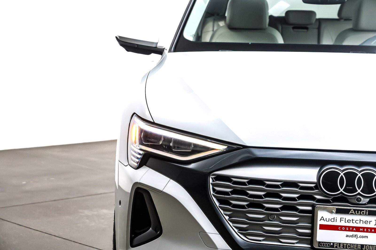 Used 2024 Audi Q8 e-tron Premium Plus w/ Premium Plus Package image 15