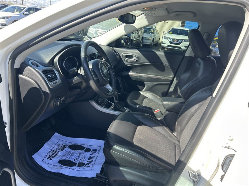 Used 2018 Jeep Compass Latitude w/ Popular Equipment Group AWD/4WD image 9