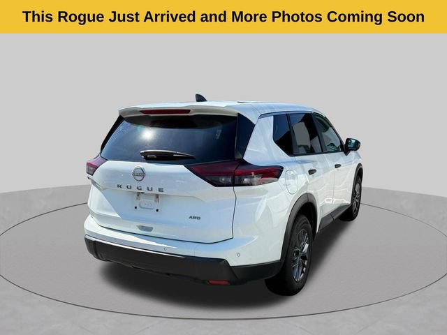 Used 2024 Nissan Rogue S AWD/4WD image 4