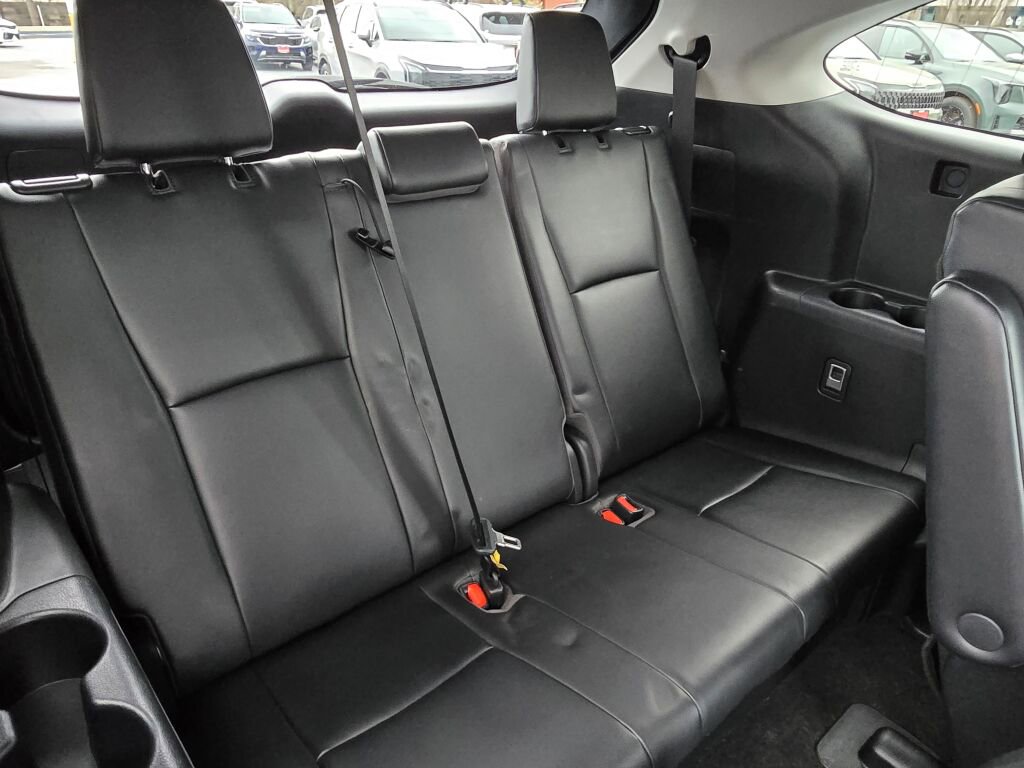 Used 2023 Toyota Highlander XLE FWD image 13