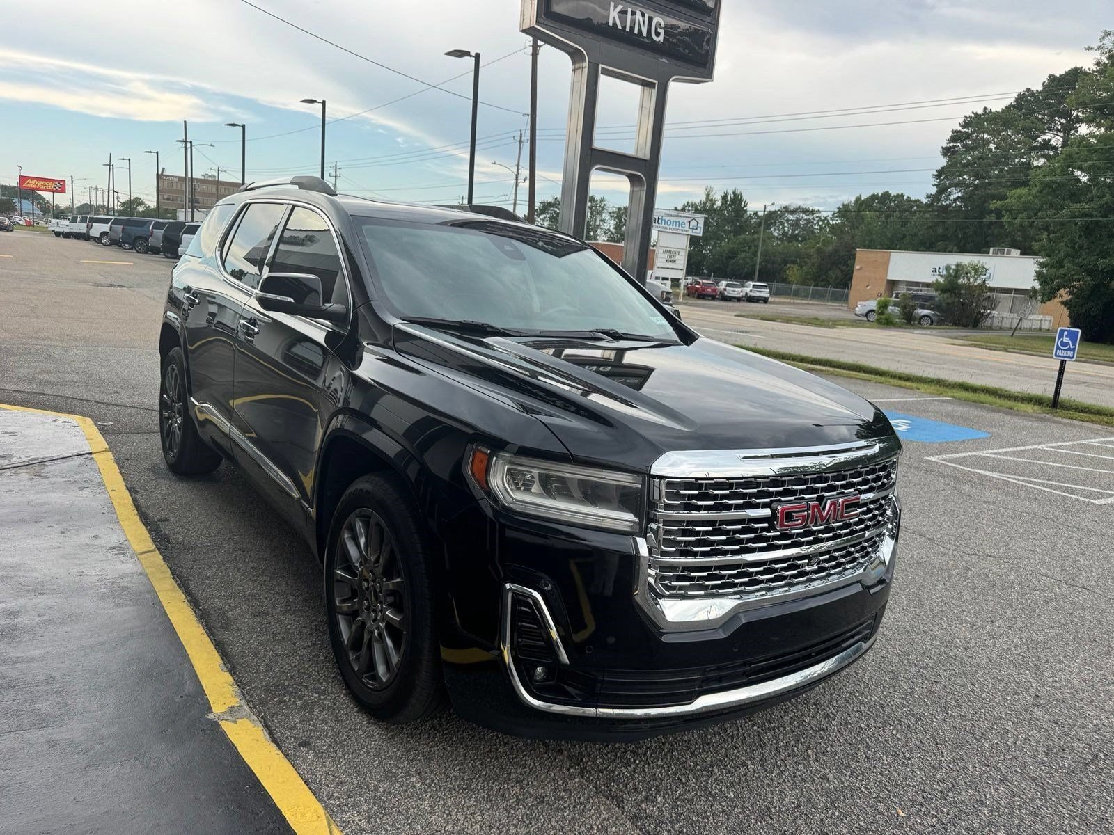 Used 2022 GMC Acadia Denali w/ Black Diamond Edition AWD/4WD image 8