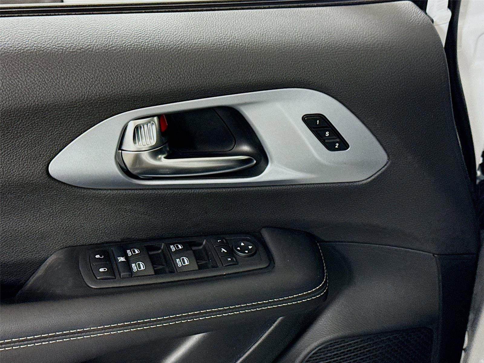 New 2026 Chrysler Pacifica Limited w/ Trailer Tow Group image 13