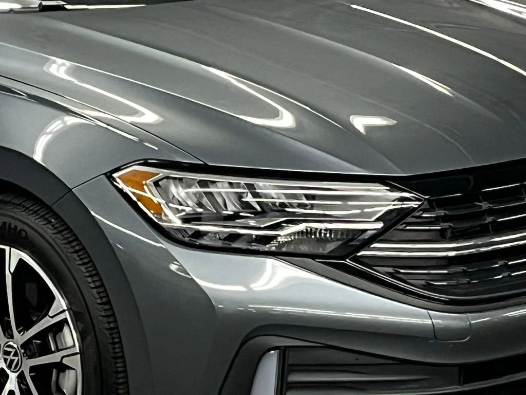 Used 2023 Volkswagen Jetta Sport image 38