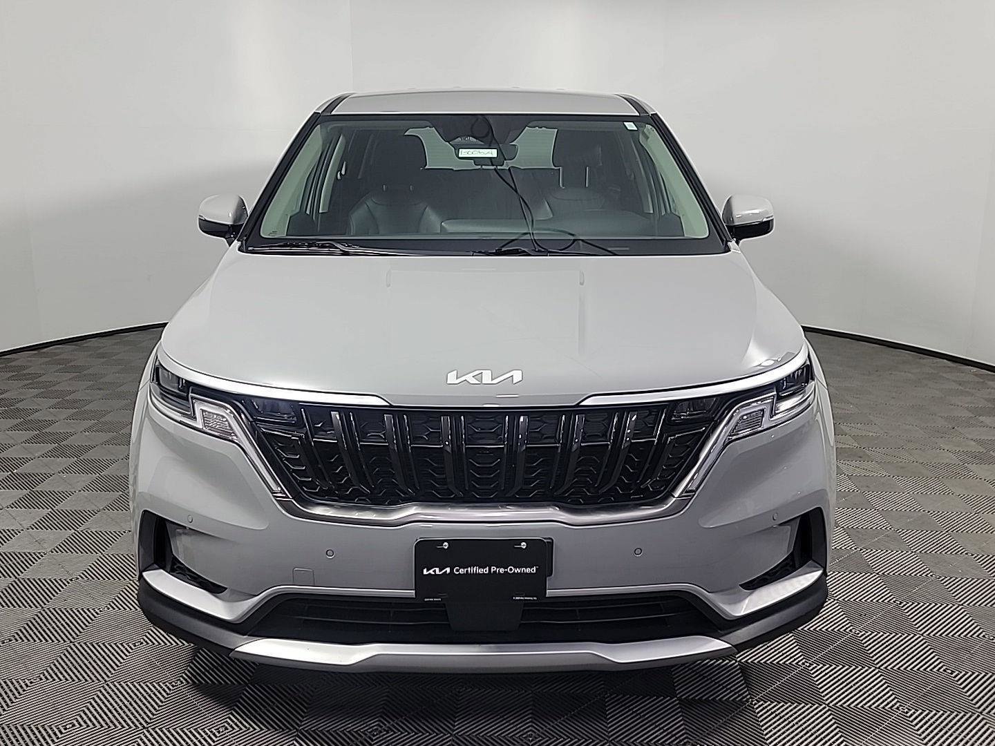 Used 2024 Kia Carnival EX image 13