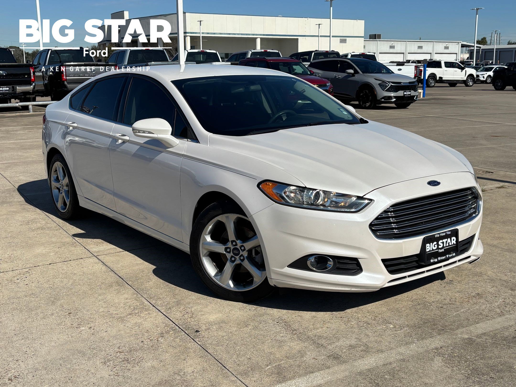 Used 2016 Ford Fusion SE image 1