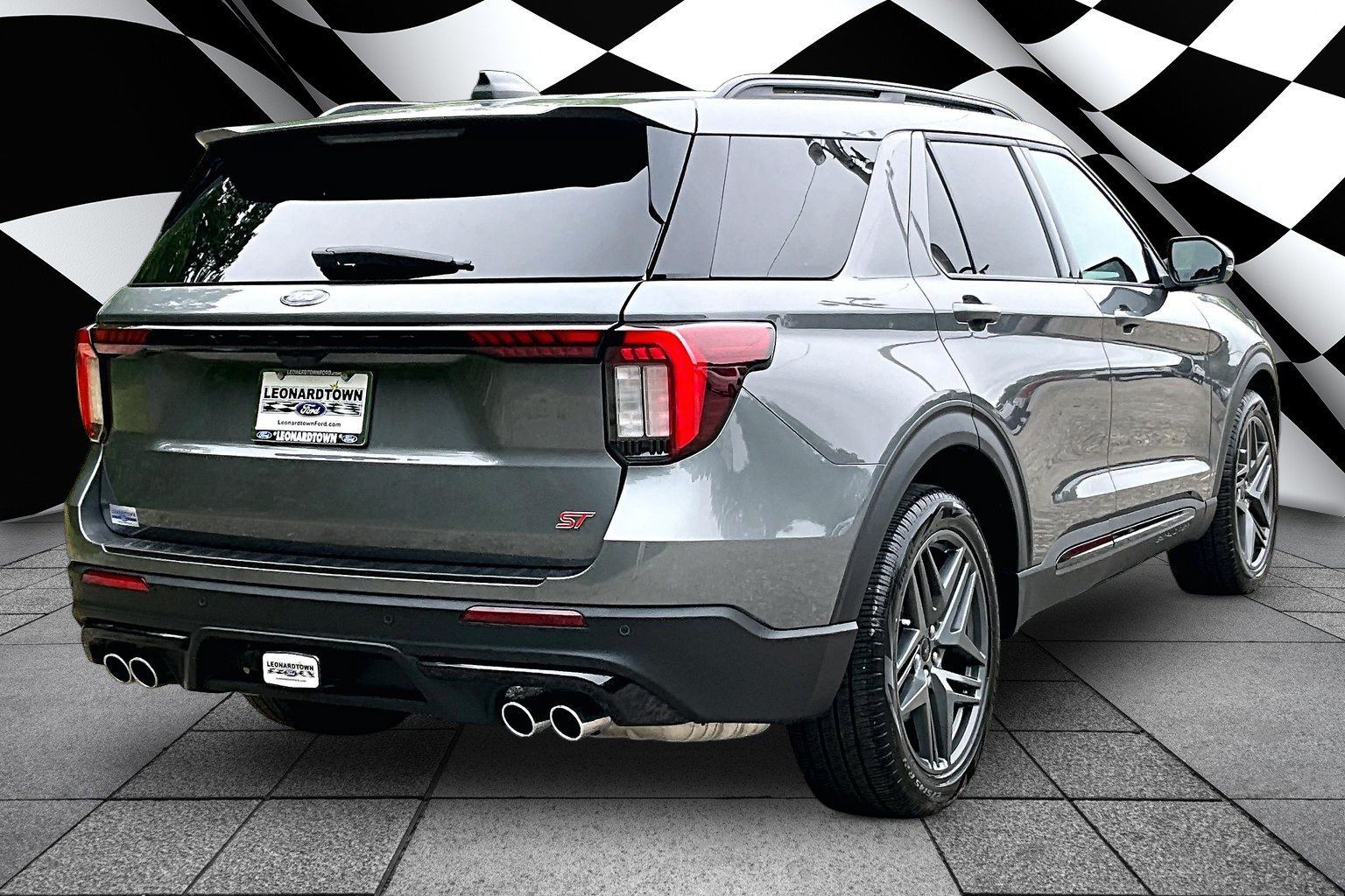 Used 2025 Ford Explorer ST w/ Sun And Sound Package AWD/4WD image 2