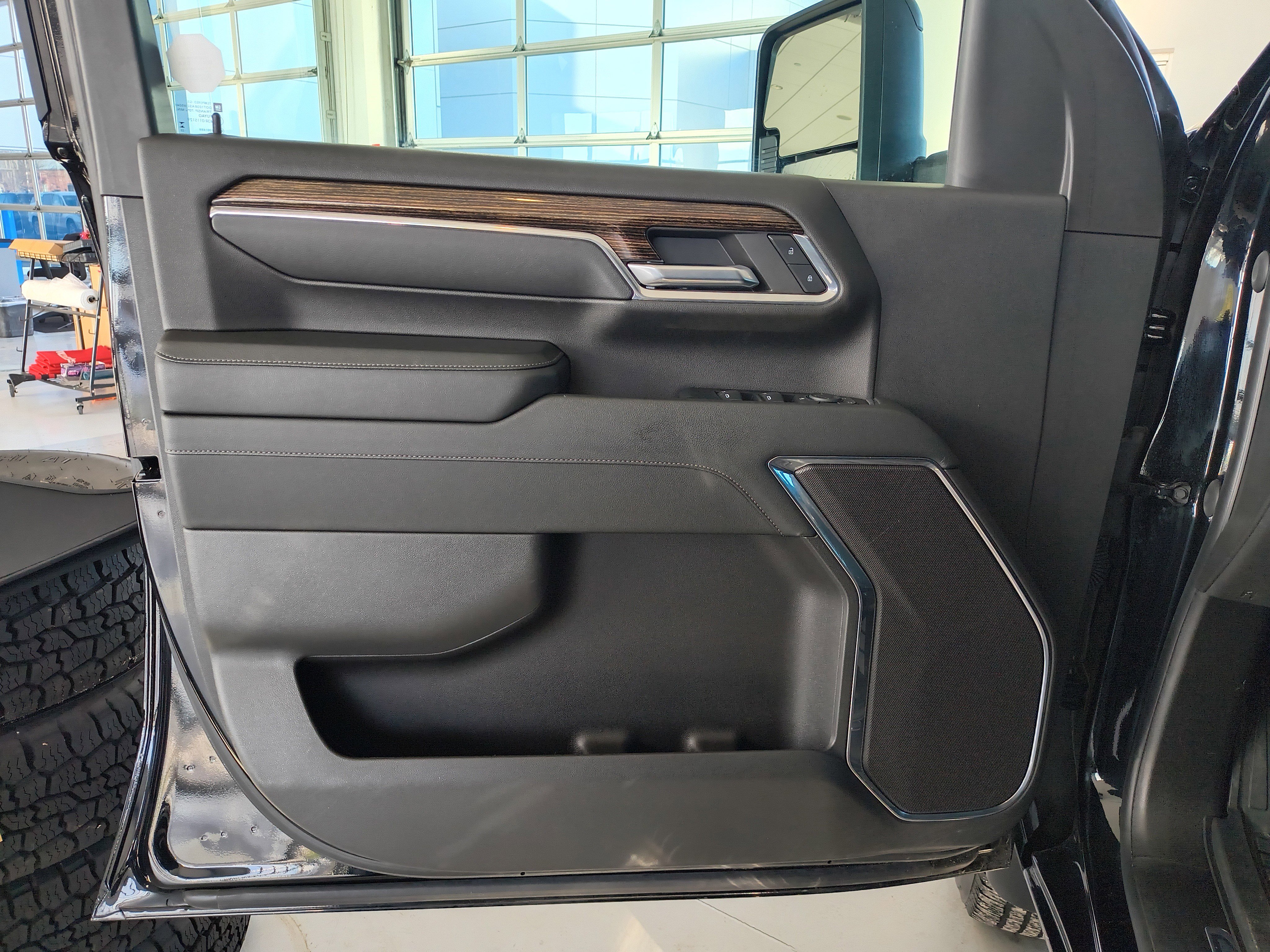 Used 2024 GMC Sierra 2500 SLE w/ SLE Convenience Package image 8