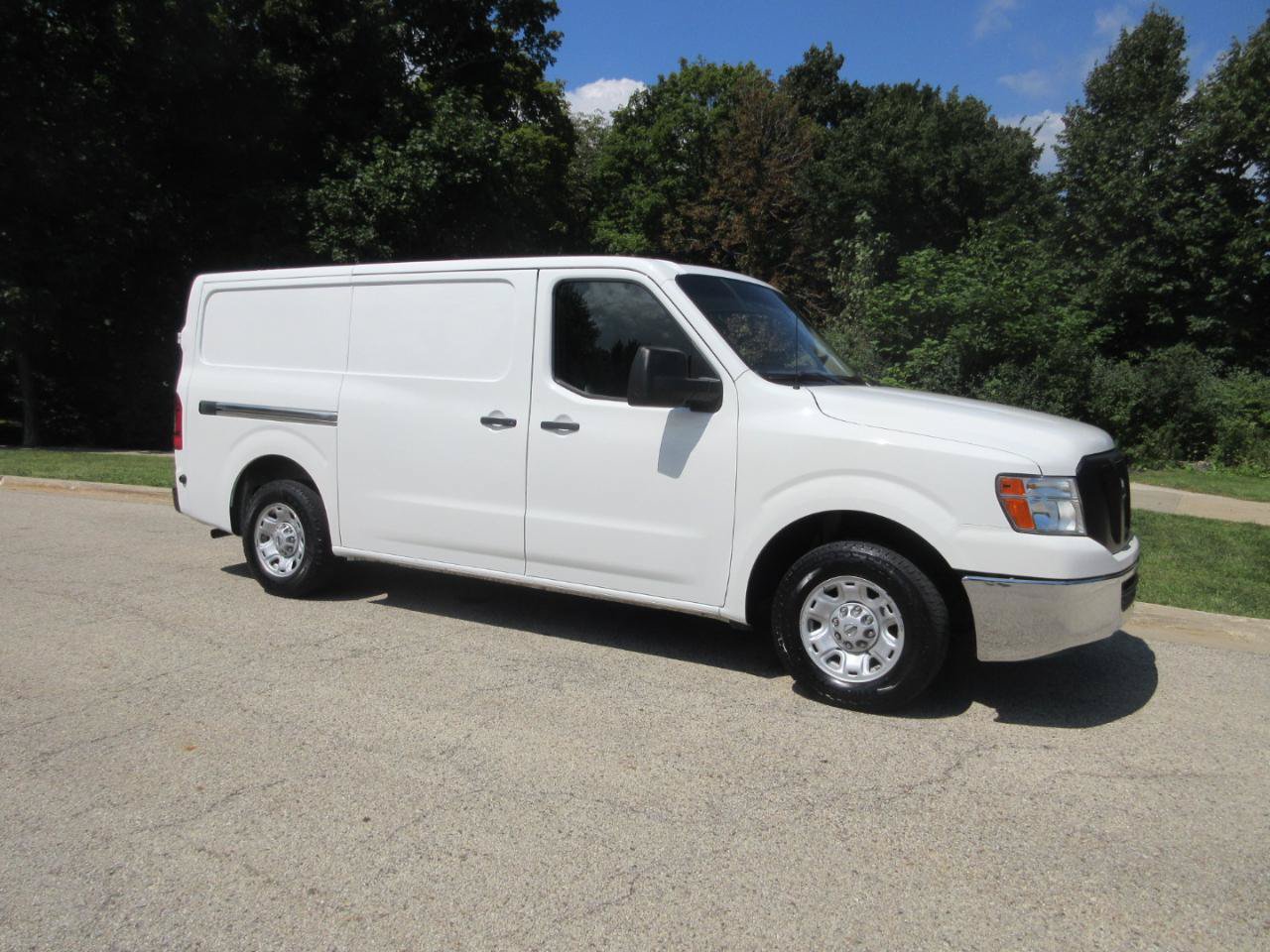 Used 2020 Nissan NV 2500 SV RWD image 2