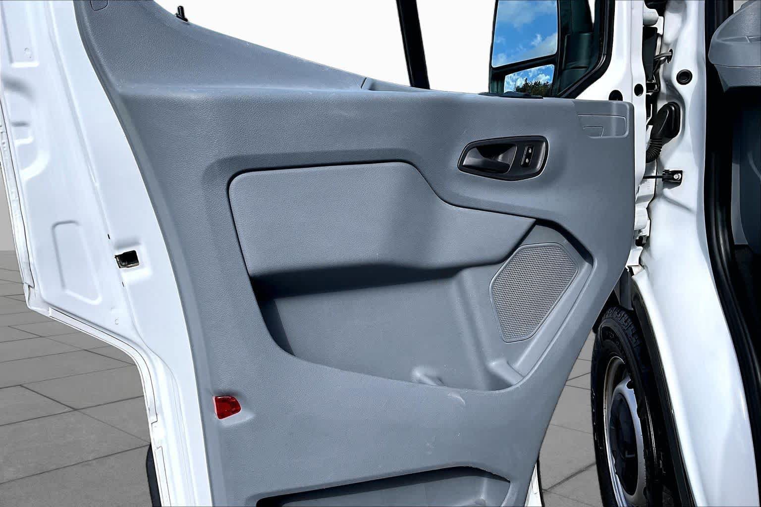 Used 2016 Ford Transit 150 130 Low Roof RWD image 21